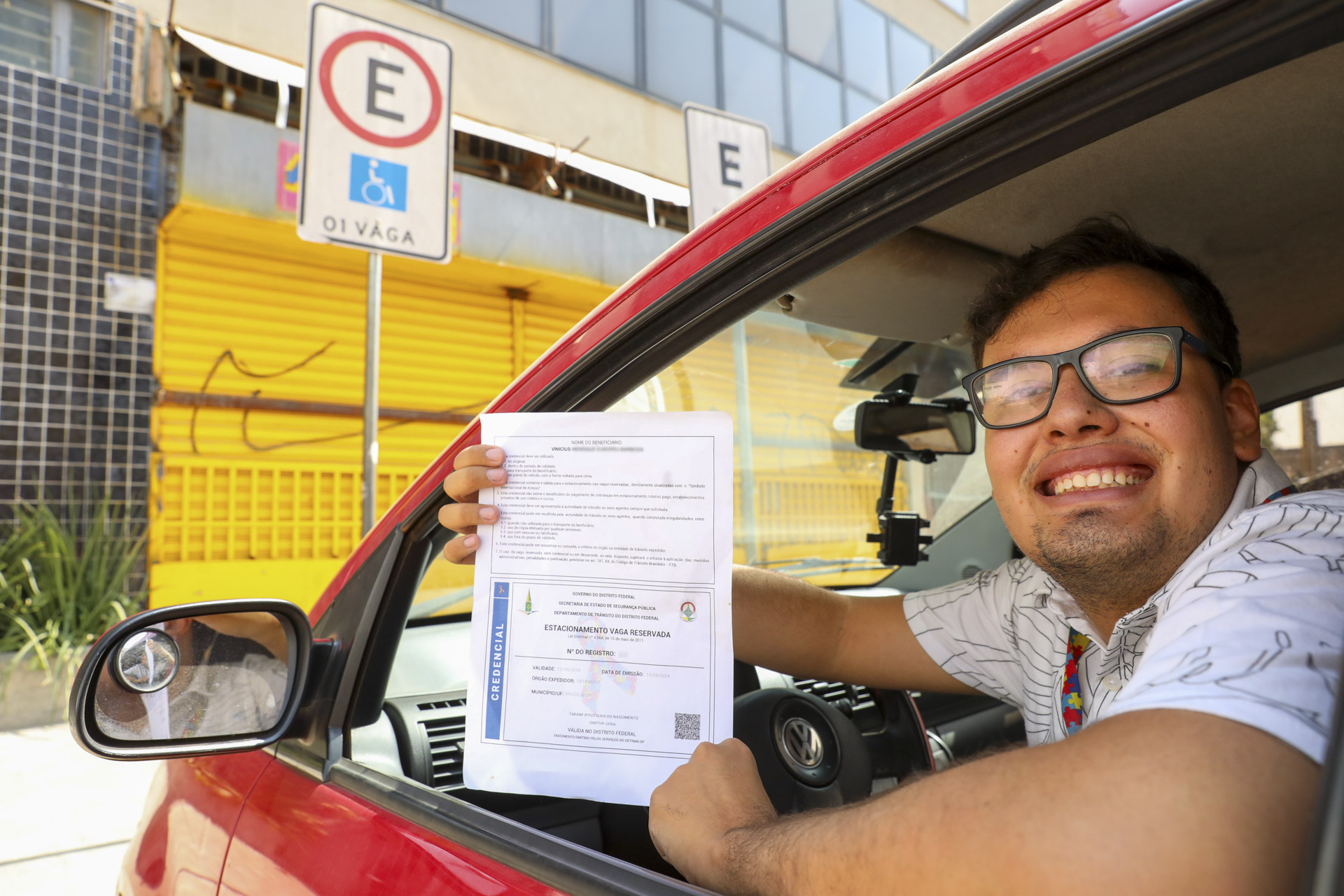 GDF moderniza credencial de estacionamento para autistas e garante incluso social