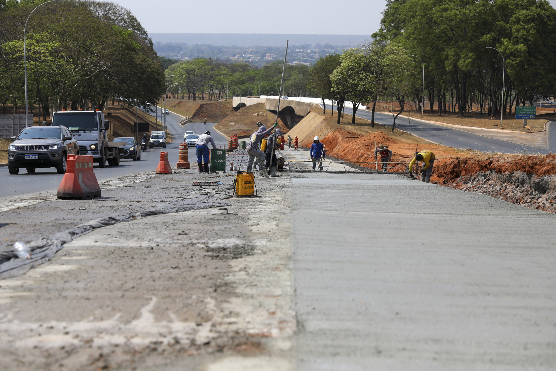 Corredor da Rodoviária da Asa Sul recebe novo pavimento rígido em concreto