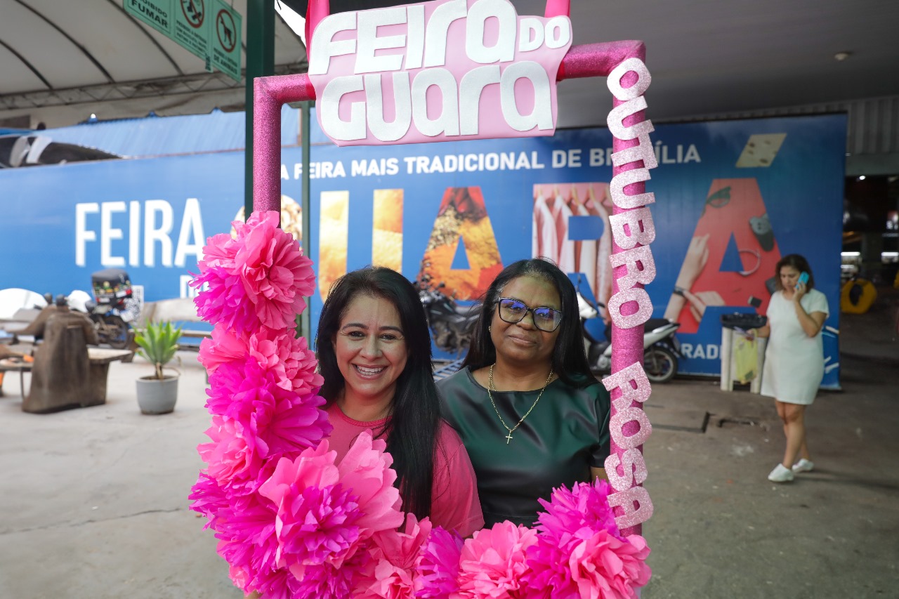 Em meio ao Outubro Rosa, ação leva serviços de saúde à Feira do Guará