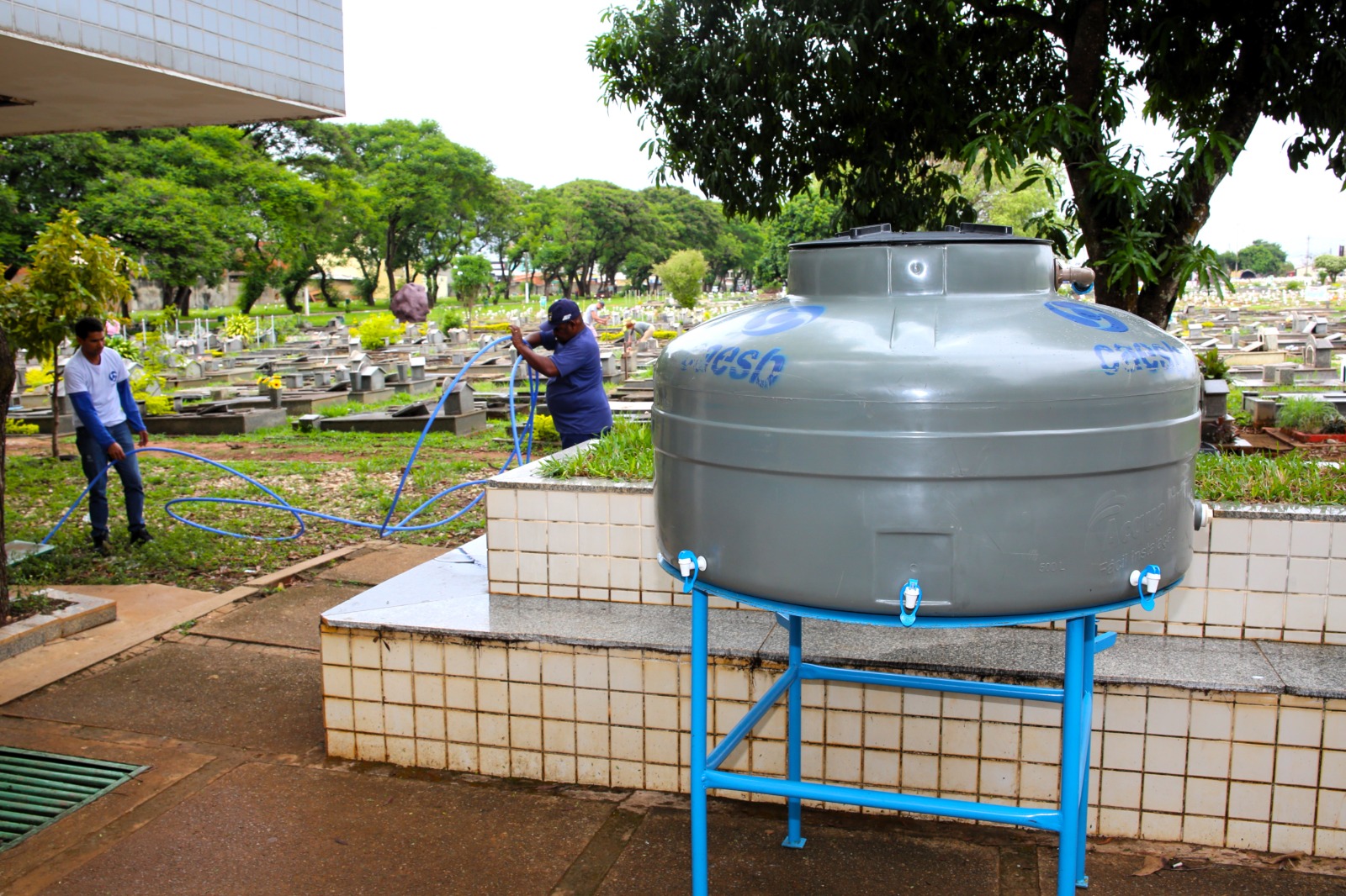 GDF instala pontos de distribuição de água em cemitérios para Dia de Finados