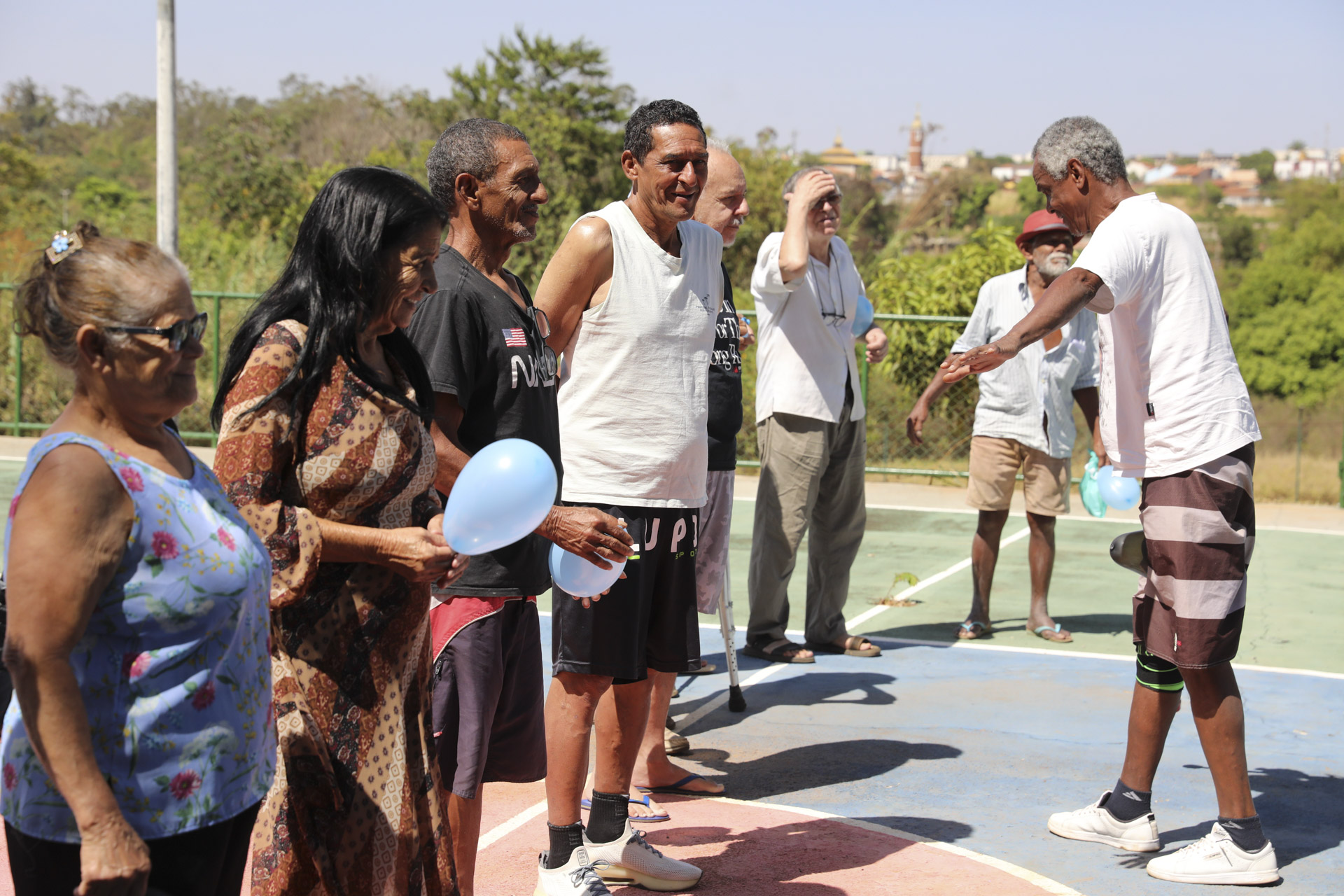 Dia Internacional da Pessoa Idosa é comemorado com atividades recreativas no abrigo Casa Viva