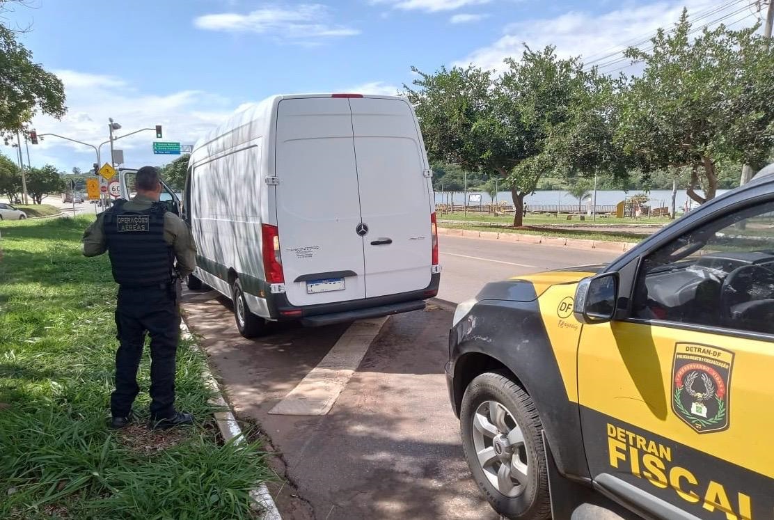 Veículo que acumula 199 multas é recolhido na Avenida das Nações