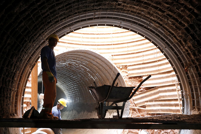 Etapa mais complexa do Drenar DF, escavação de solo resistente conta com seis frentes de trabalho