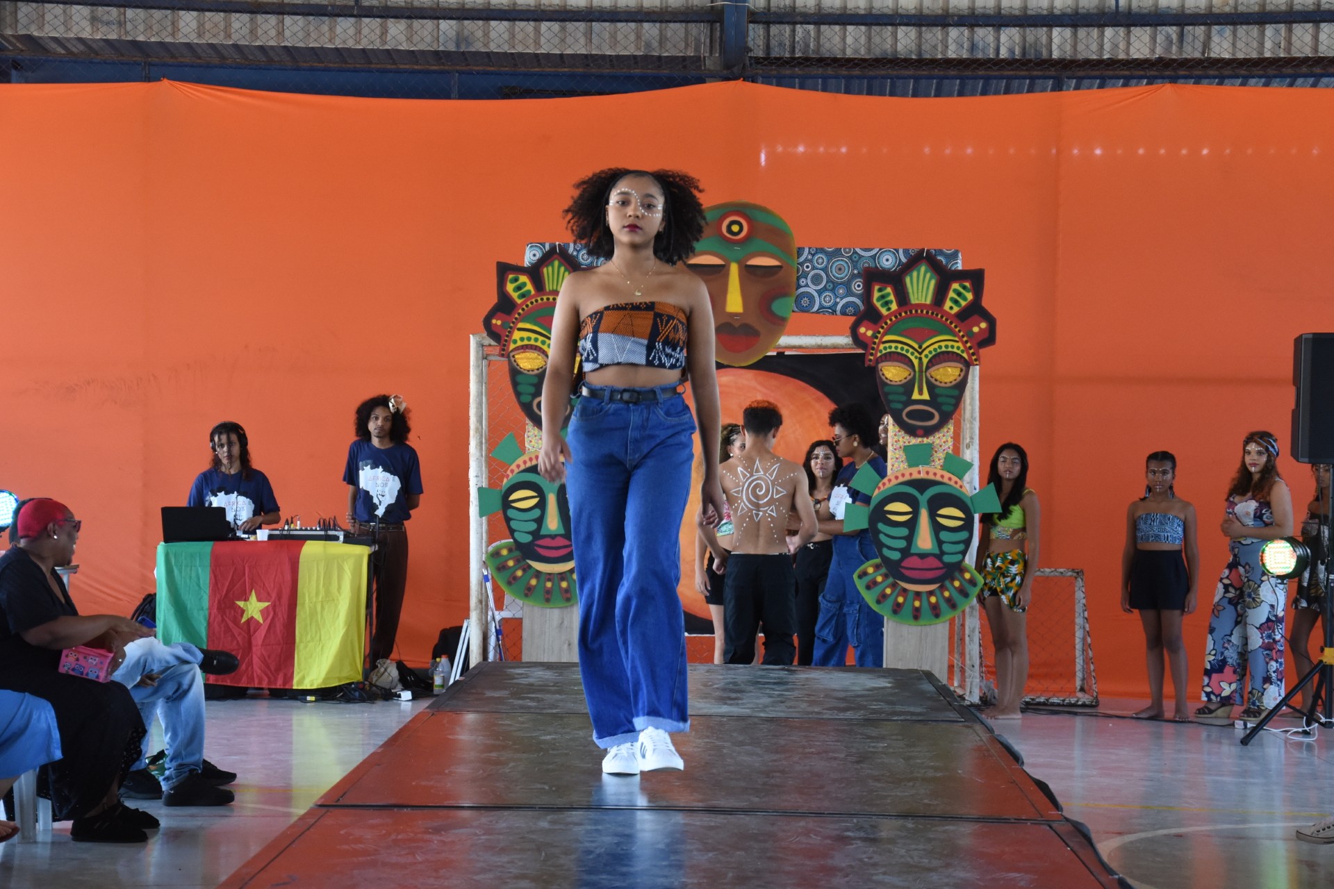 Desfile no CED 308 do Recanto das Emas celebra a cultura afro