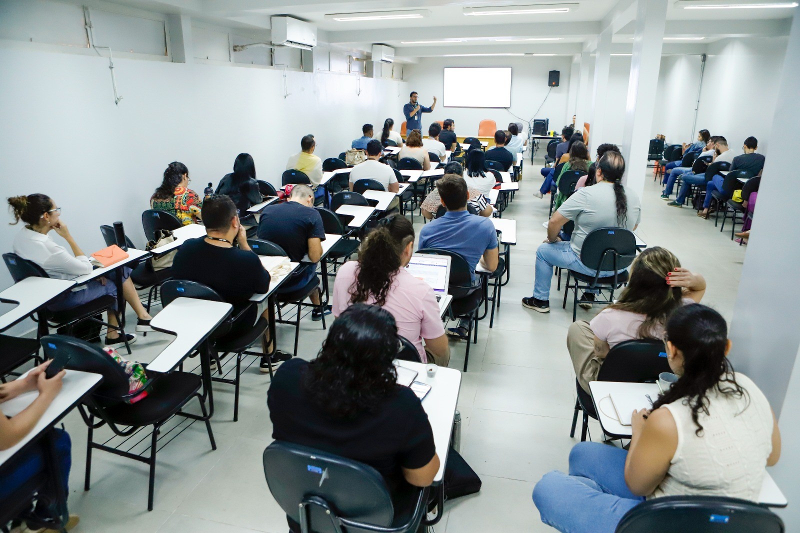 Saúde capacita médicos sobre tratamento de dengue e febre maculosa