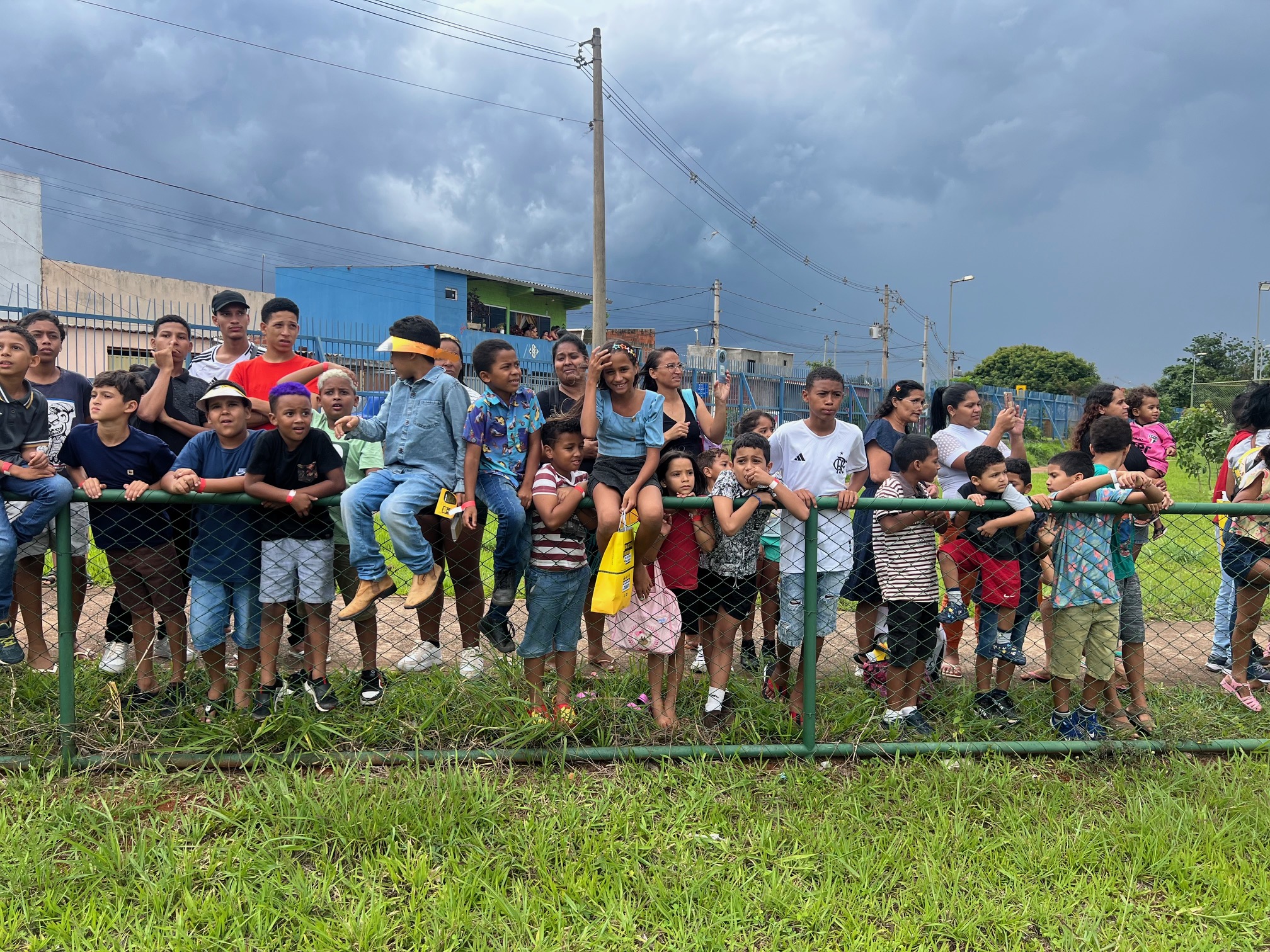 Ação Solidária de Natal reúne famílias e promove cidadania na Estrutural