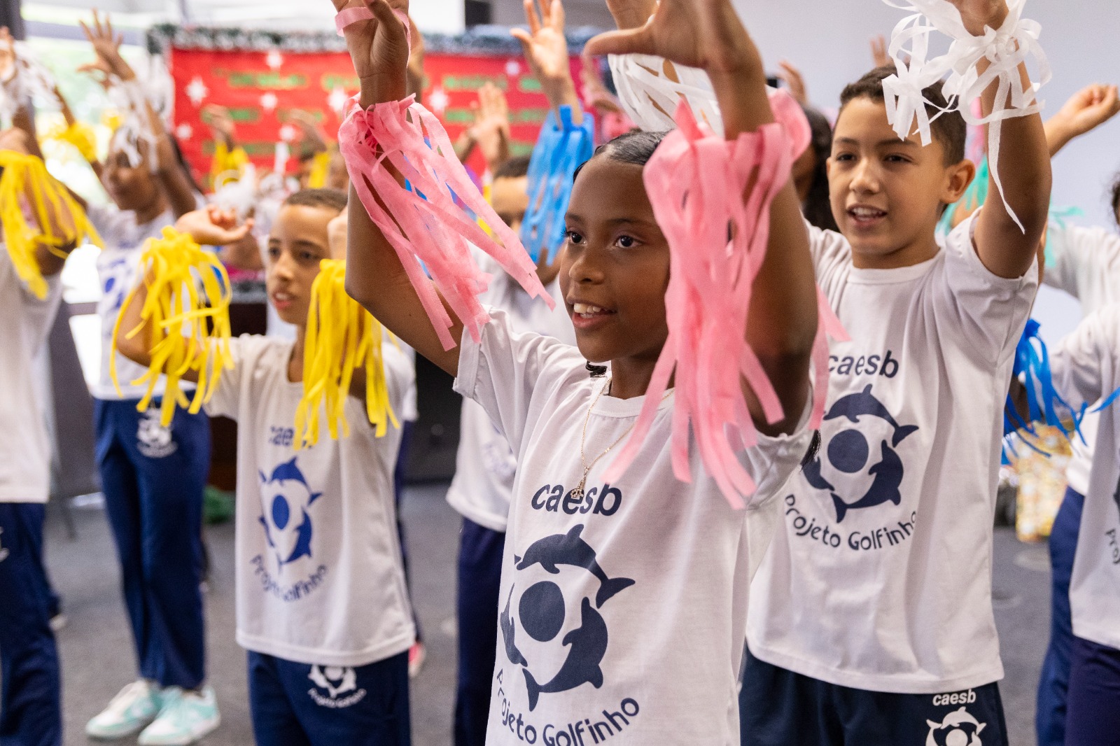 Projeto Golfinho celebra Natal com distribuição de presentes