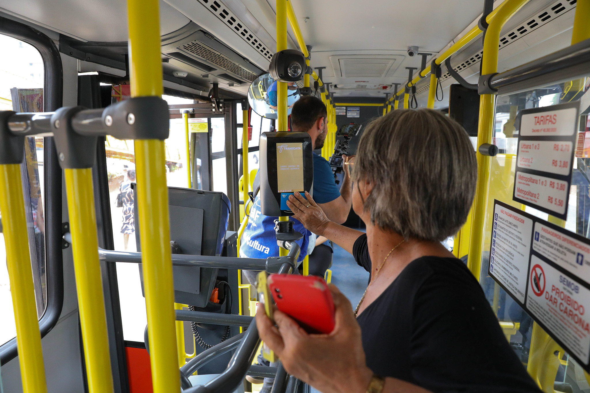 Usuários do transporte coletivo do DF elogiam segurança e praticidade do serviço 100% digital