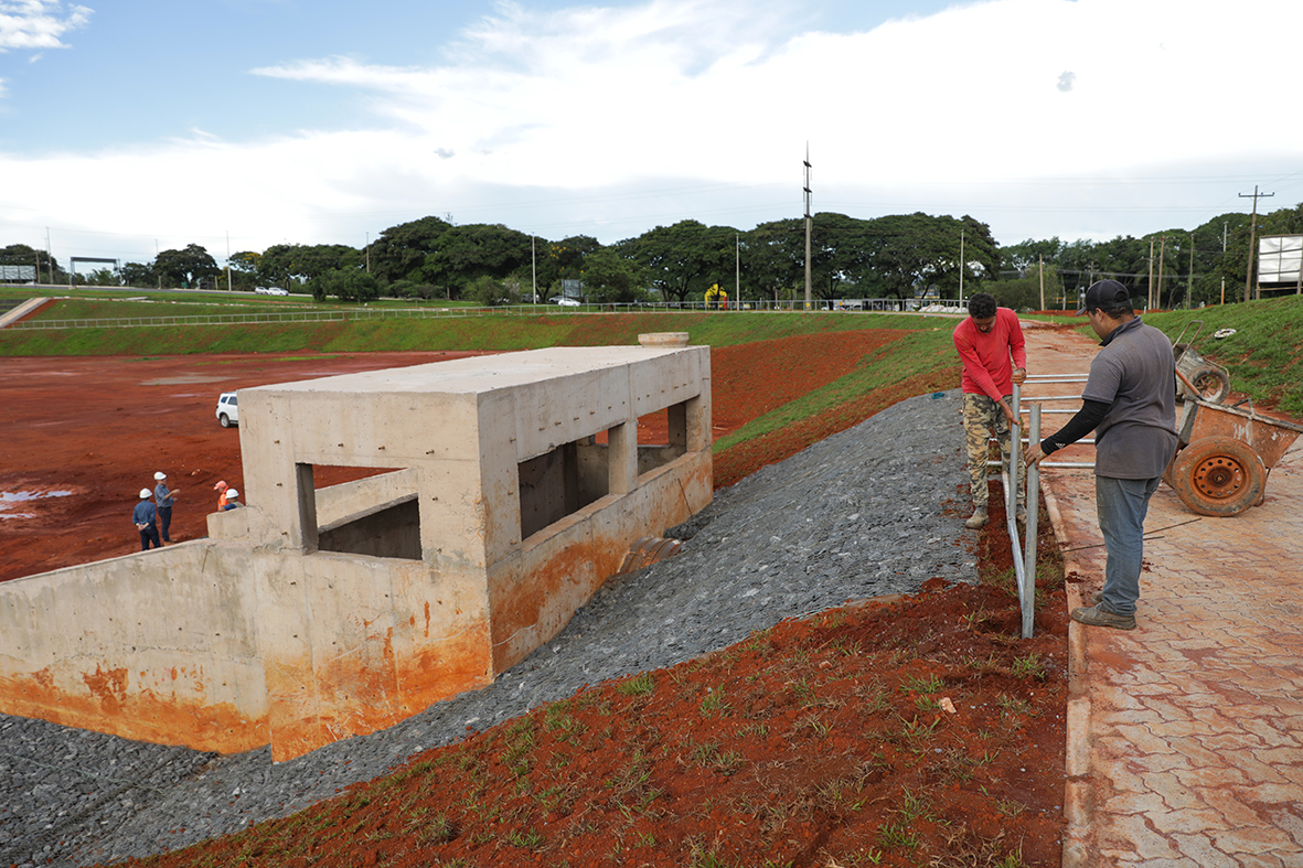 Bacia do Drenar ganha 600 metros de gradis de proteção