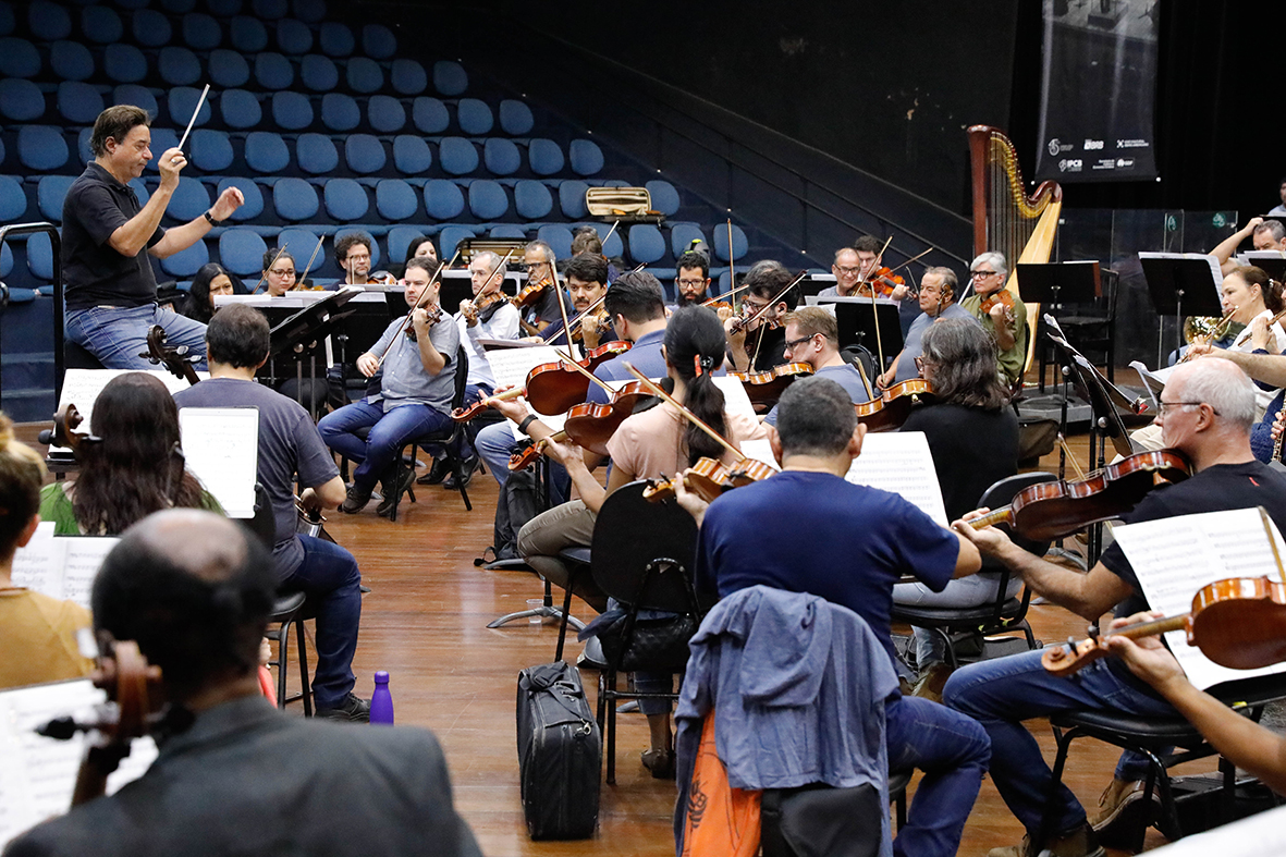 Com restauro da Sala Martins Pena, Orquestra Sinfônica do Teatro Nacional volta à casa