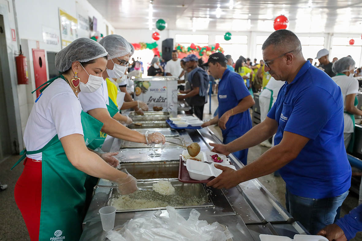 Nosso Natal: 3 mil refeições foram servidas no Restaurante Comunitário da Estrutural