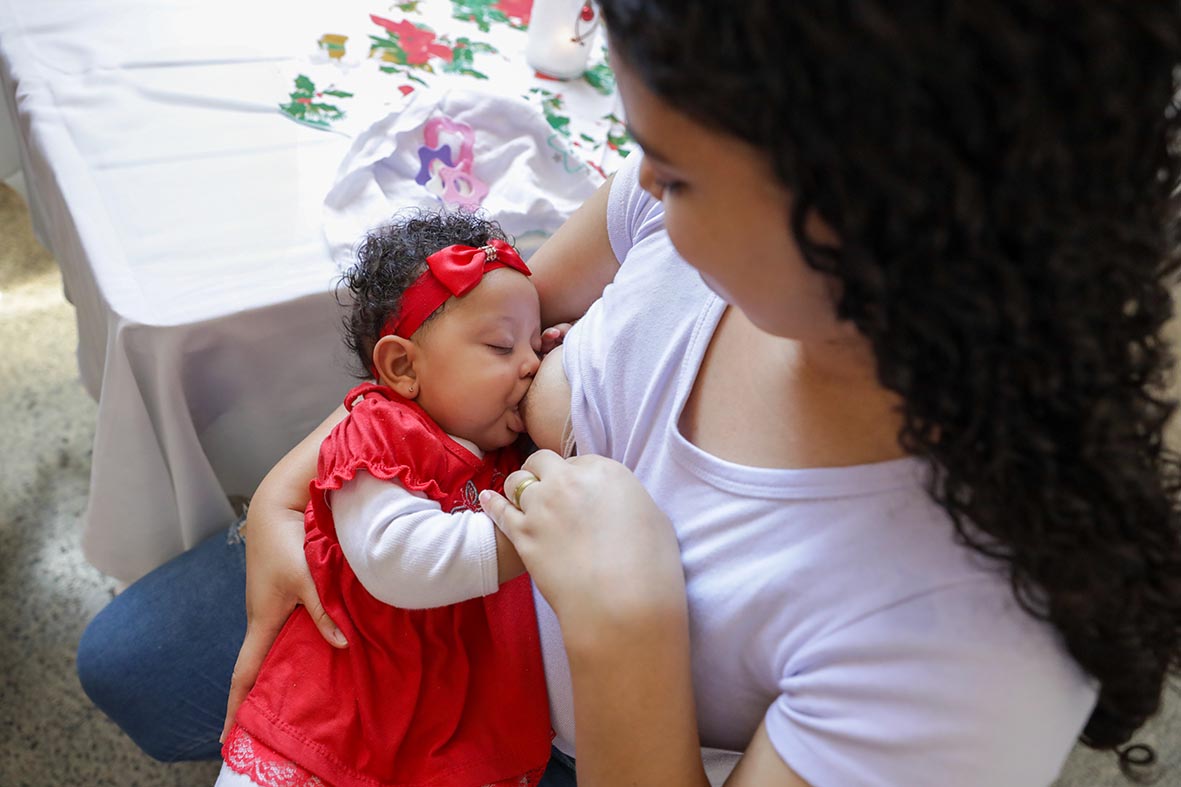 Confraternização de Natal homenageia doadoras de leite humano do DF