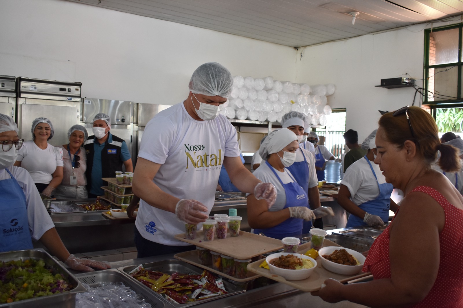 Almoço natalino no Restaurante Comunitário de Planaltina celebra a solidariedade