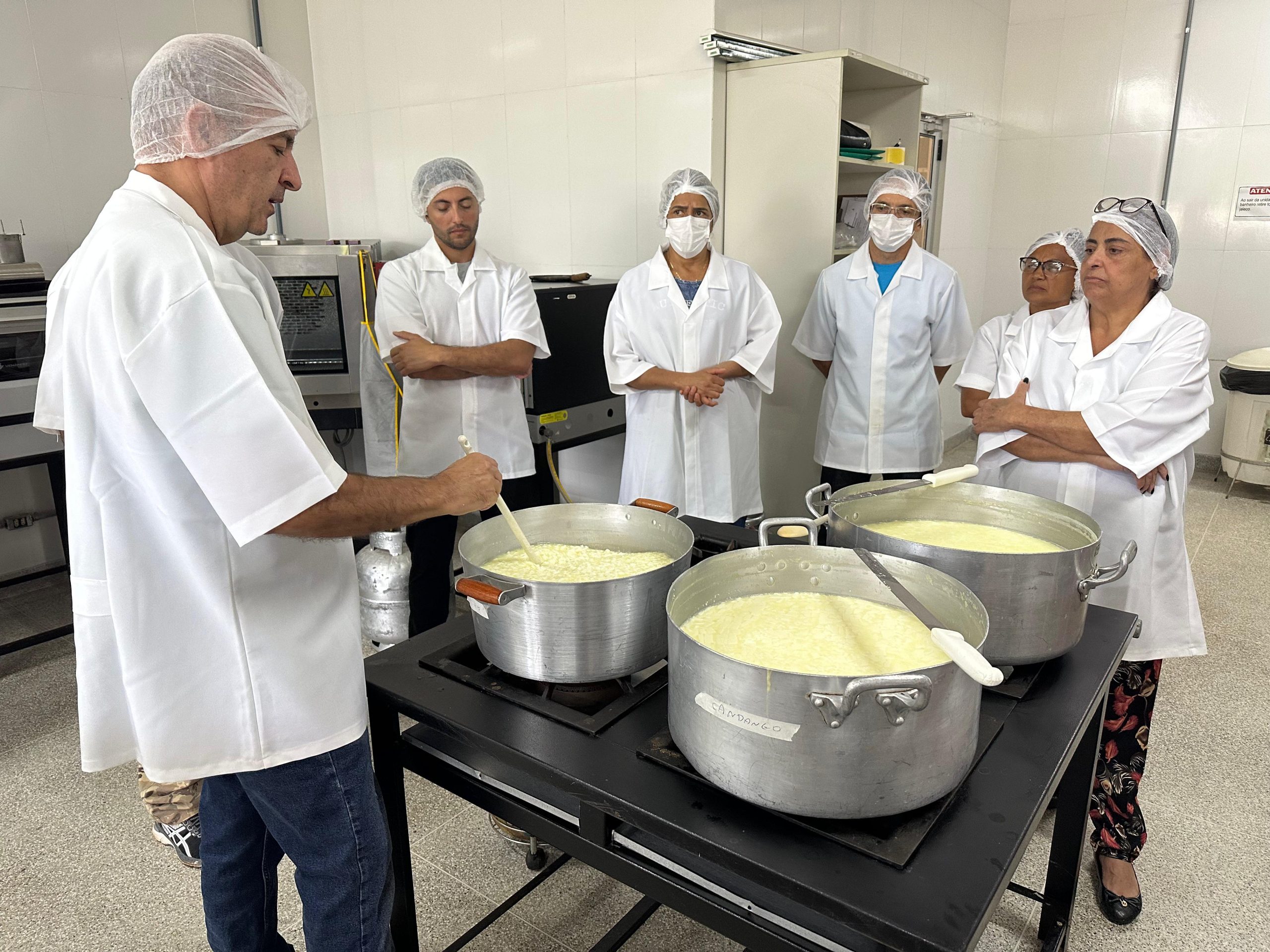 Produtores rurais participam de curso de produção de queijos finos