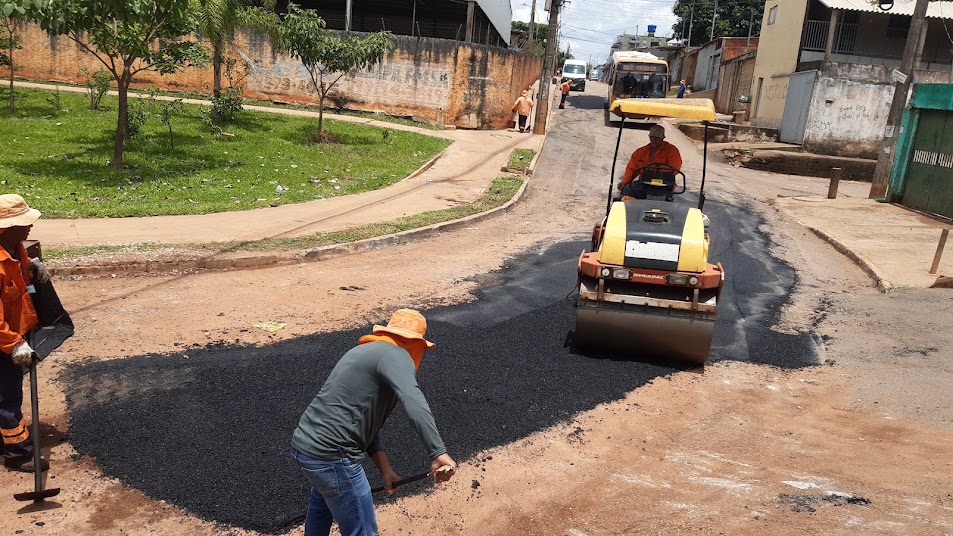 Obras de pavimentação beneficiam 15 mil moradores no Sol Nascente/Pôr do Sol