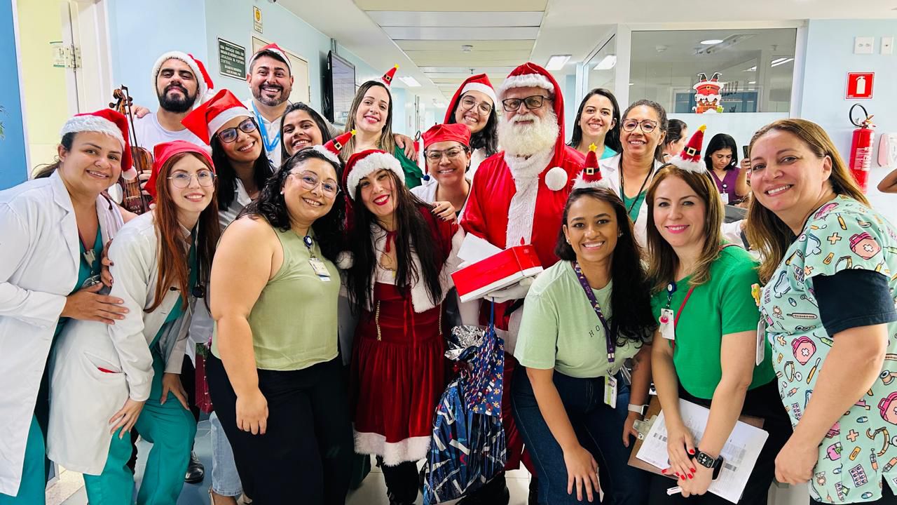 Colaboradores do Hospital de Base adotam cartinhas de Natal e realizam sonhos de pacientes internados