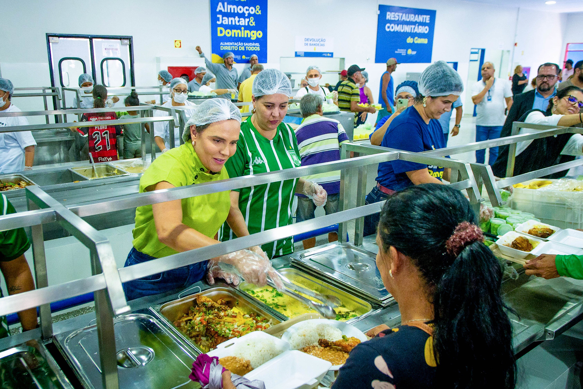 Restaurante Comunitário do Gama é reaberto após reforma e passa a oferecer três refeições diárias à população