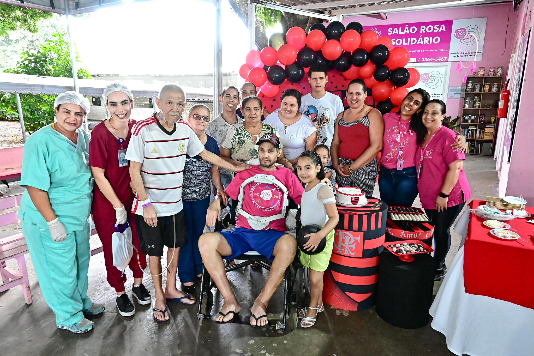 Paciente oncológico do Hospital de Base ganha festa de aniversário surpresa