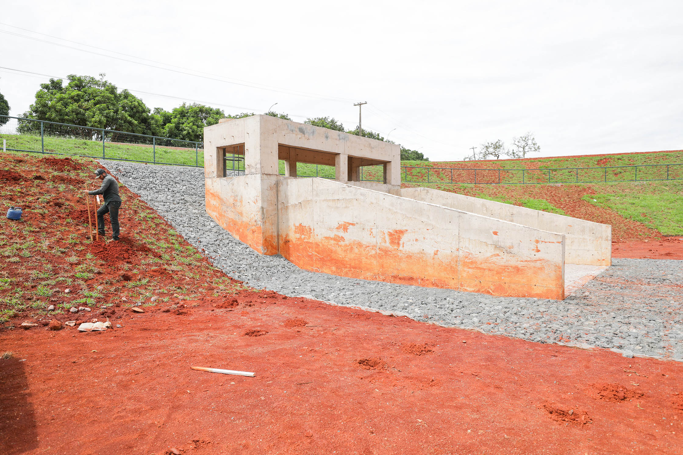 Drenar DF: Galeria que conduzirá água da chuva para o Lago Paranoá terá cerca de proteção