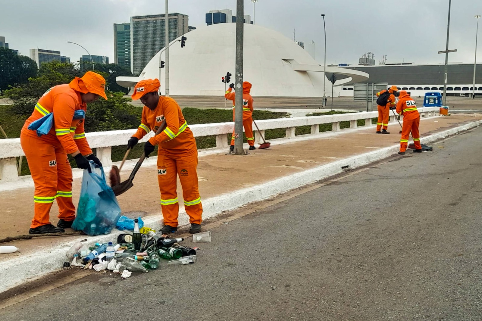 GDF recolhe 9,5 toneladas de lixo após festas de Ano-Novo