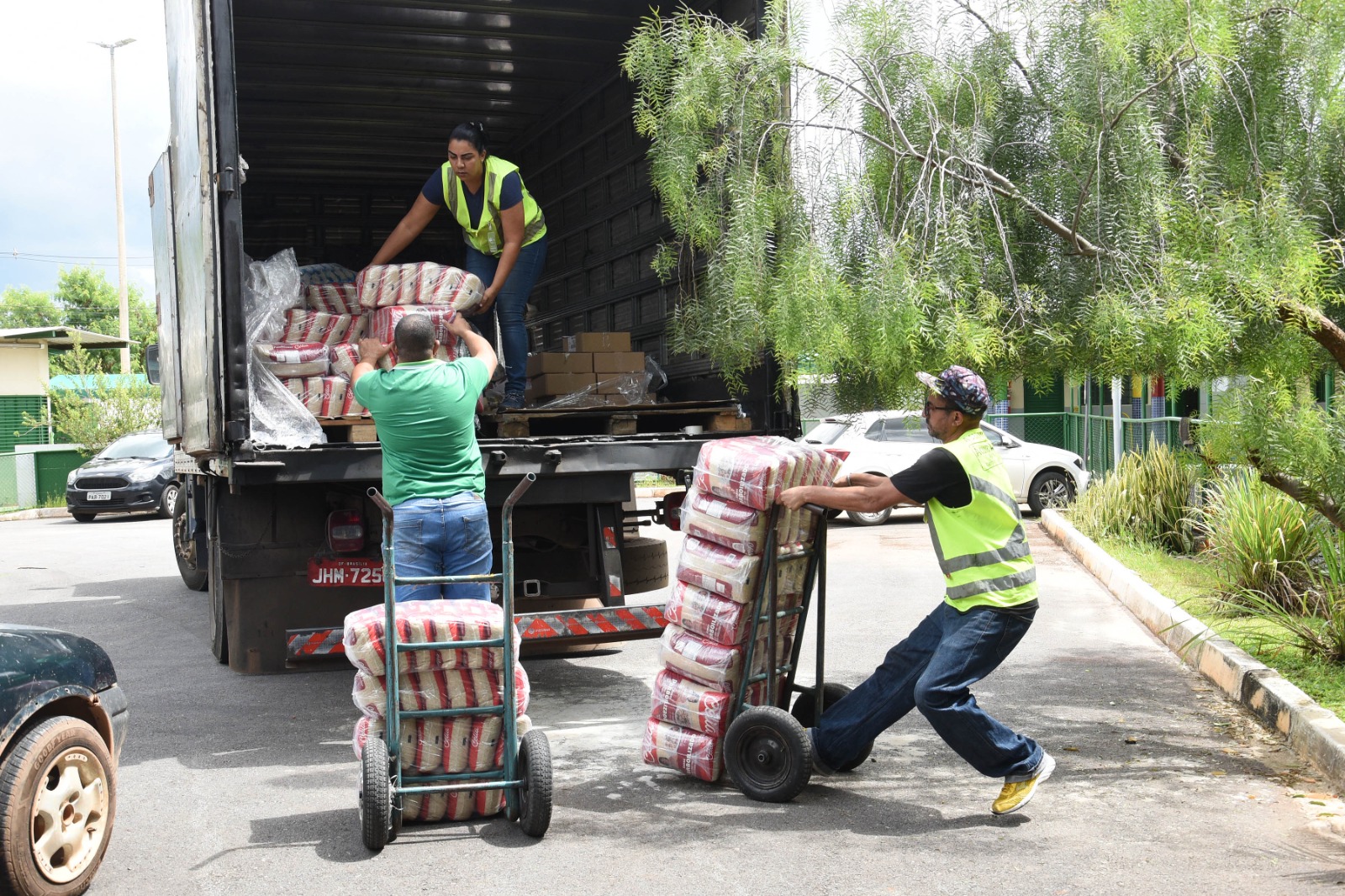 Iniciada entrega de alimentos não perecíveis nas escolas