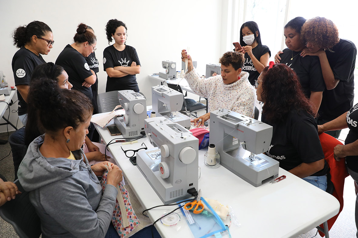 Projeto Empoderadas incentiva independência de mulheres em vulnerabilidade social por meio da costura