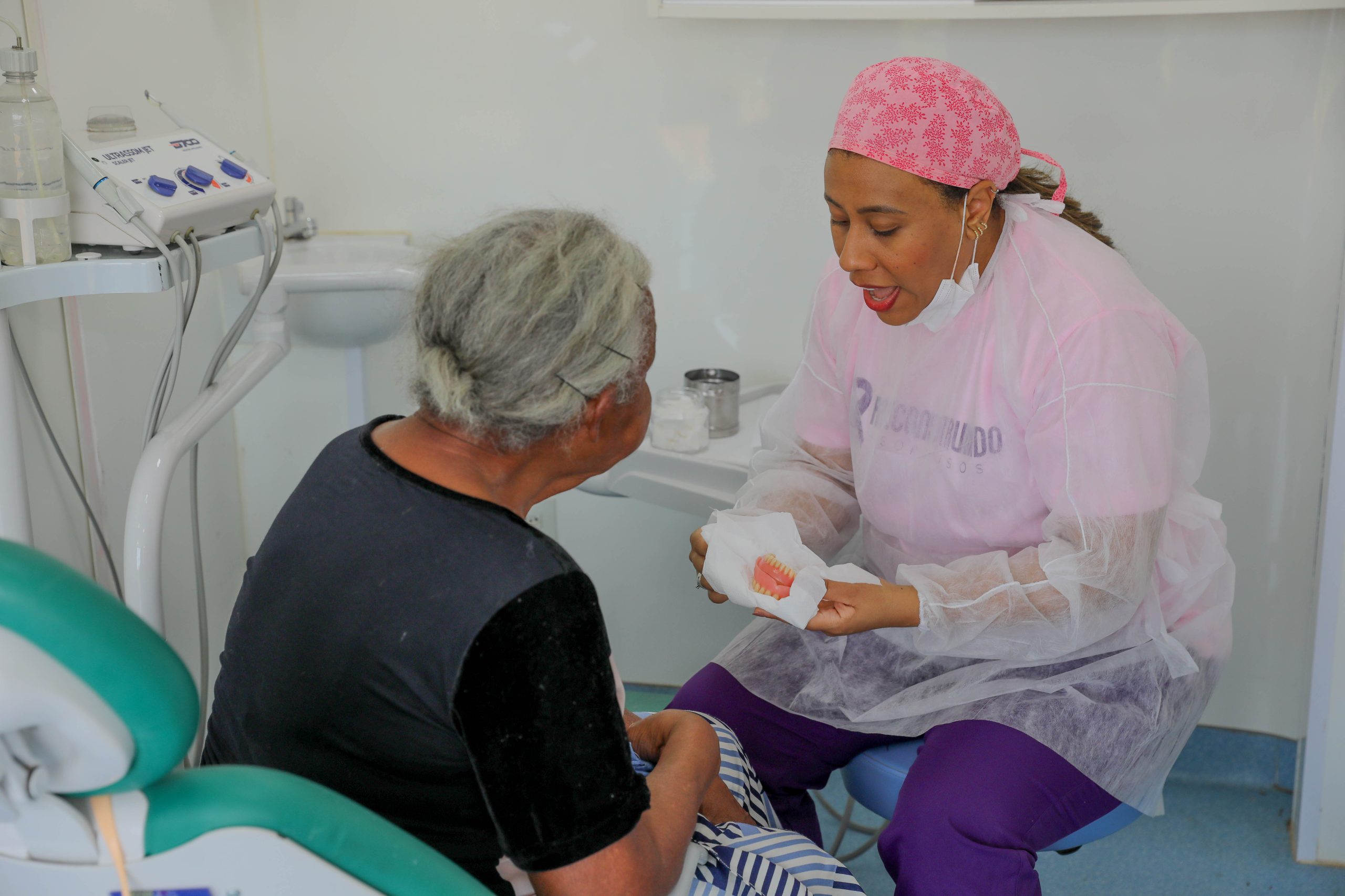 Terceira edição do Projeto Reconstruindo Sorrisos atende 600 mulheres em situação de vulnerabilidade