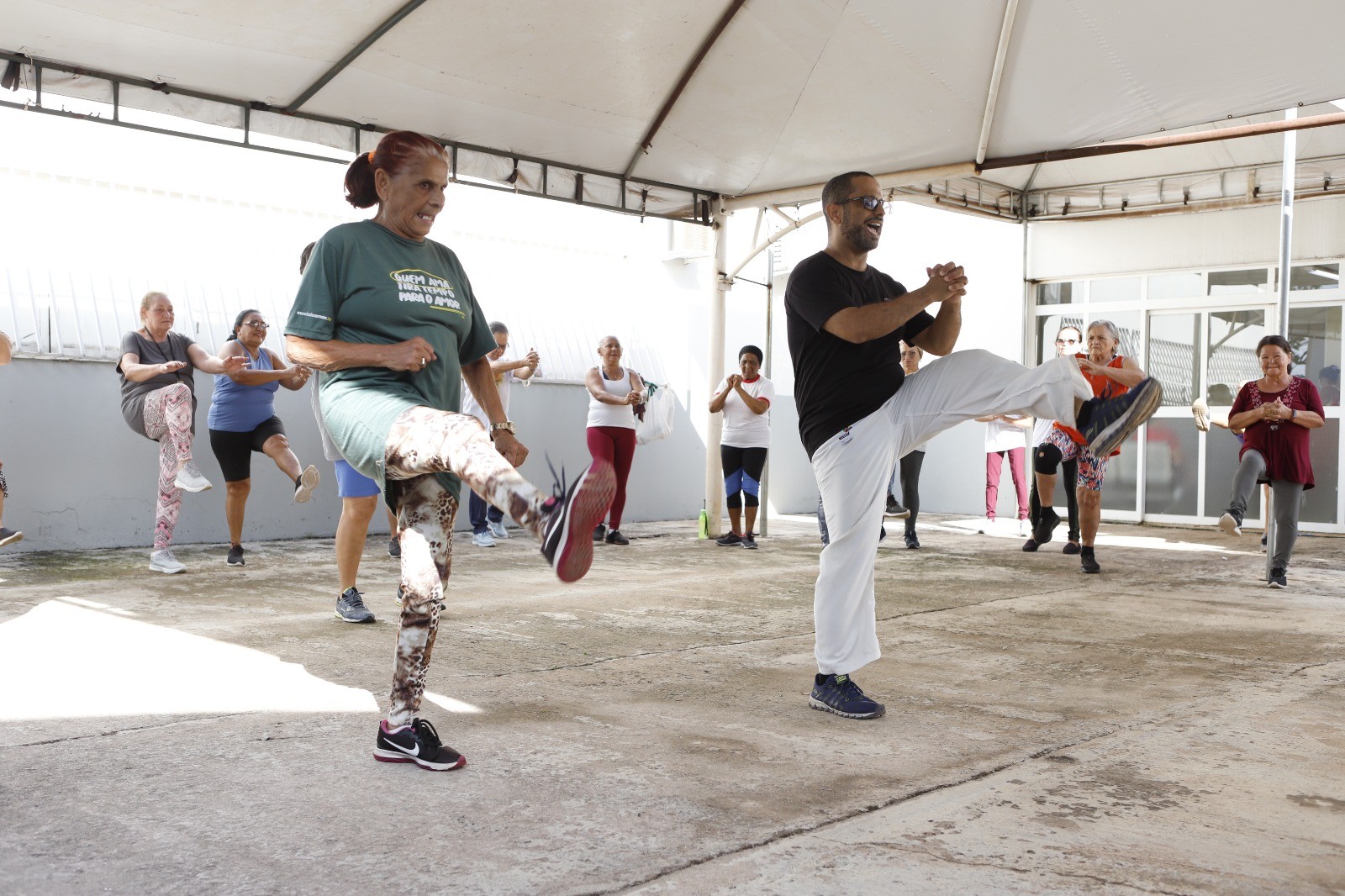 Idosos do Setor O ganham qualidade de vida com a prática do caratê