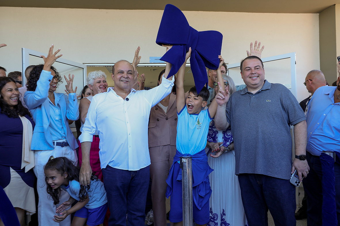 Governador inaugura segunda escola integral bilíngue em Libras-Português do DF