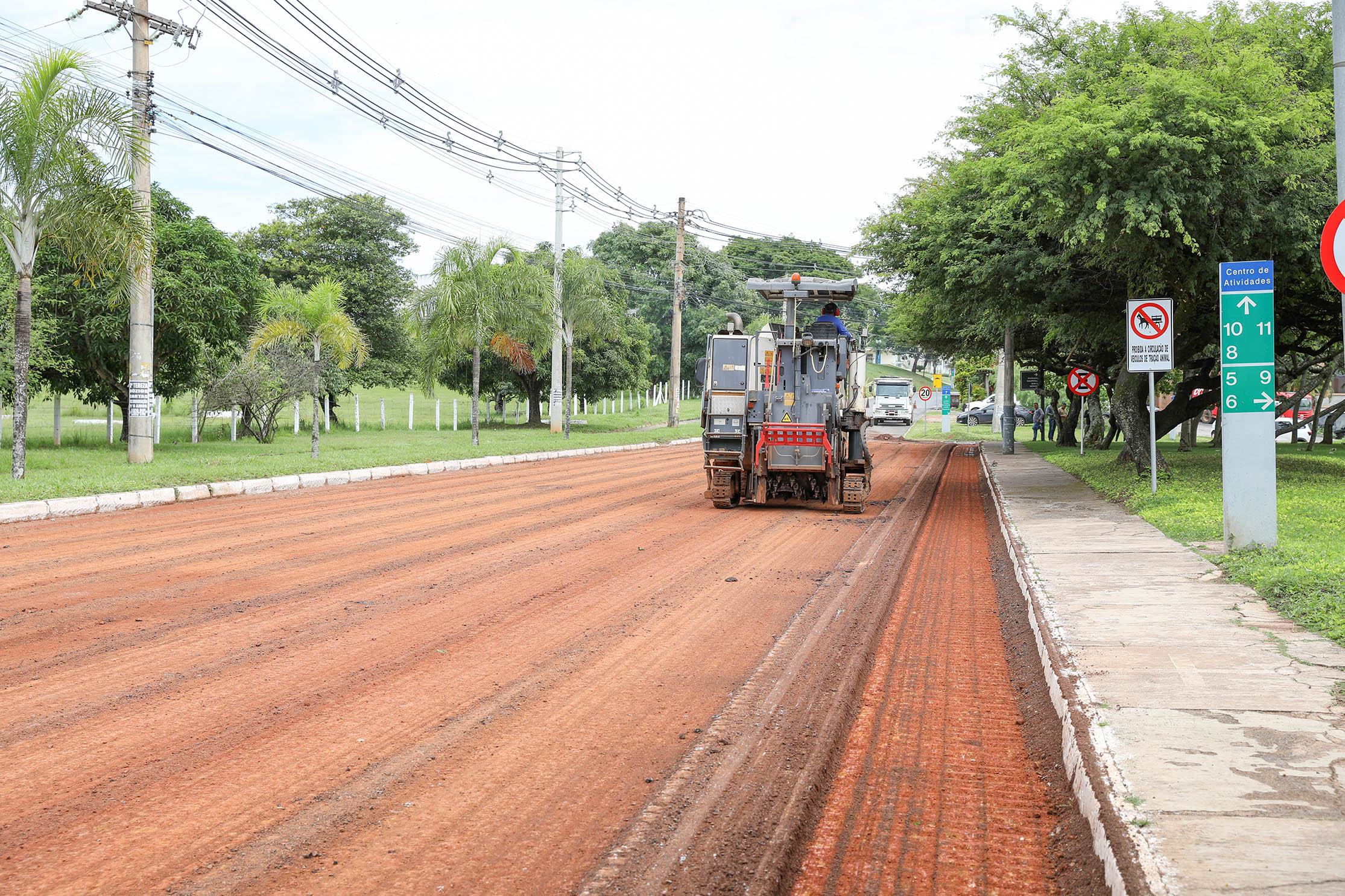 Obra de recapeamento de asfalto no Lago Norte chega à etapa final