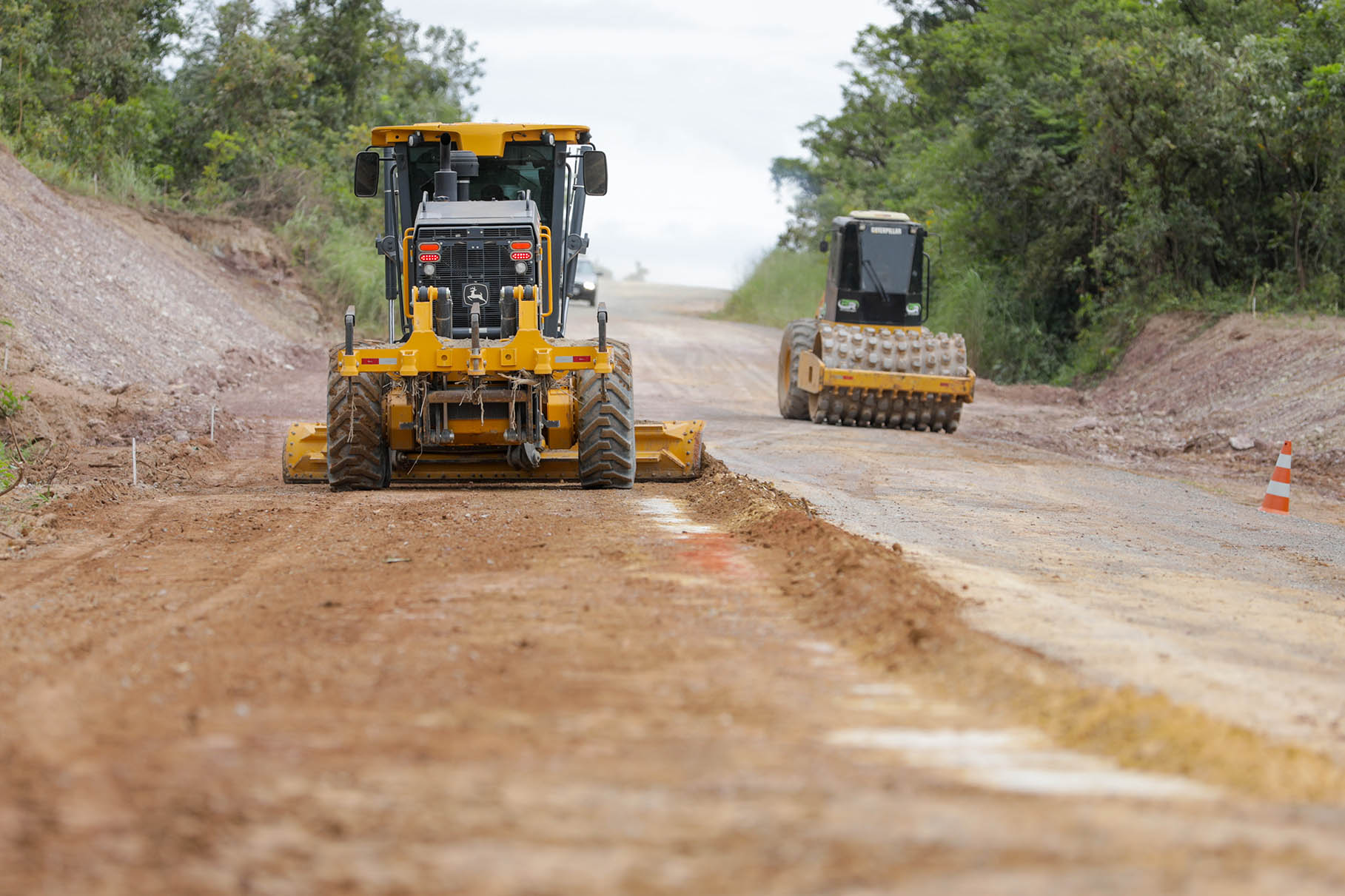 Terraplanagem na DF-205, em Sobradinho, marca início de nova etapa de pavimentação