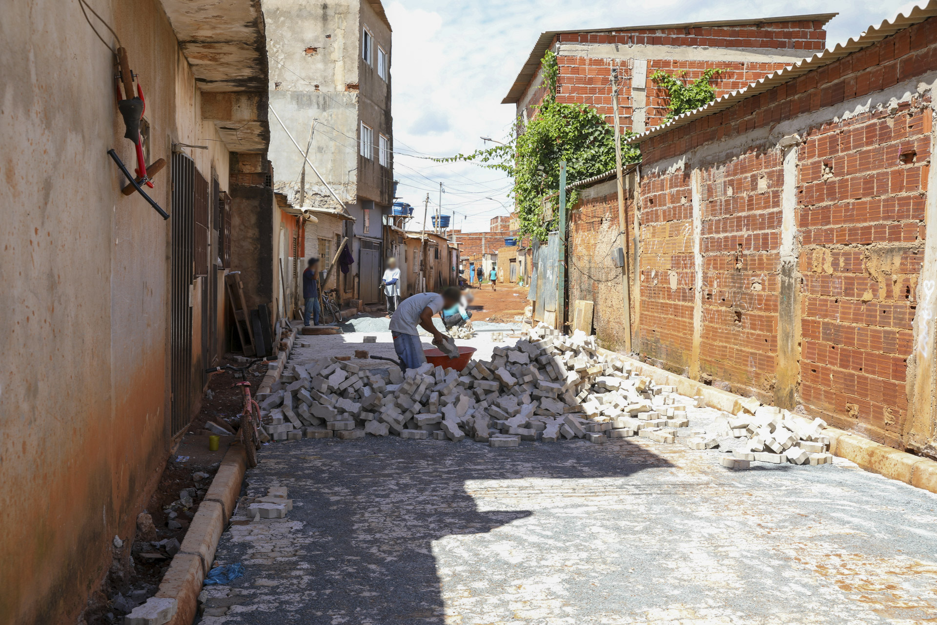 Fim da poeira: Pavimentação na Estrutural leva mais qualidade de vida aos moradores