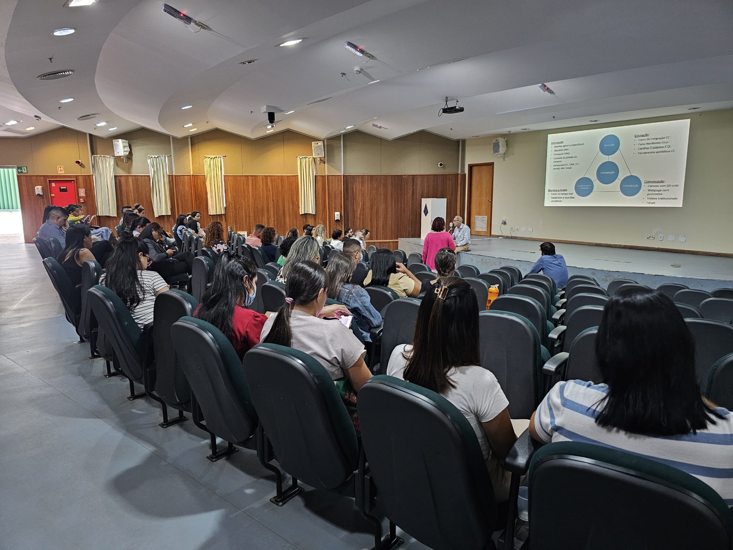 Encontro de profissionais da rede pública de saúde discute redução de infecção de sítio cirúrgico