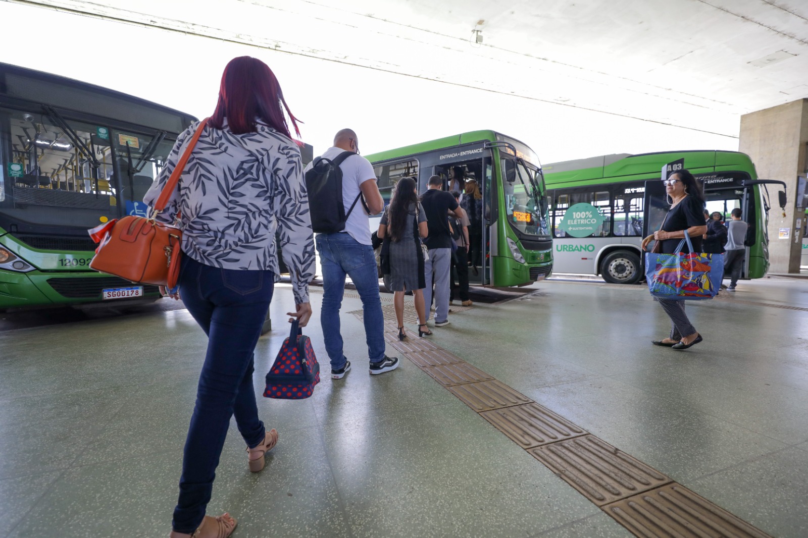 Entre os 10 maiores do país, Carnaval do DF terá transporte público de graça e Eixão do Lazer durante a folia