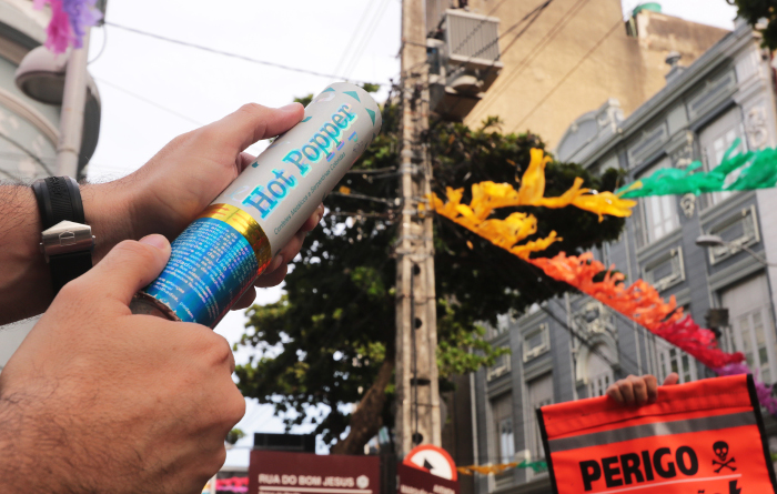 Carnaval: Serpentinas metálicas podem colocar rede elétrica em risco