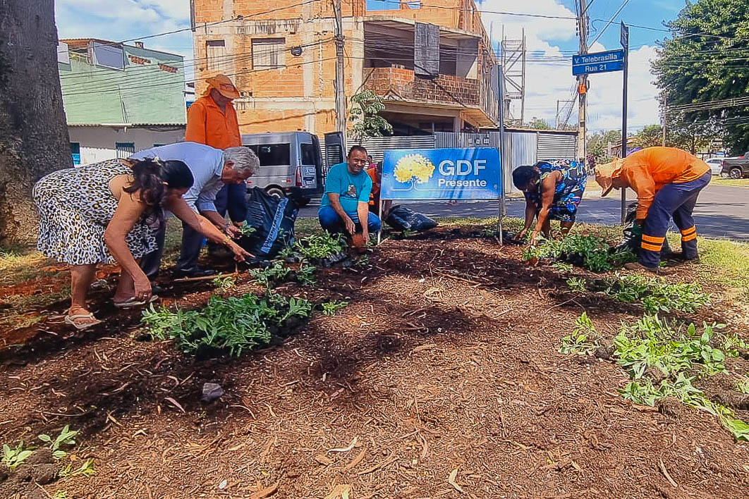 Ponto de descarte irregular de lixo é transformado em praça de convivência para os moradores da Vila Telebrasília