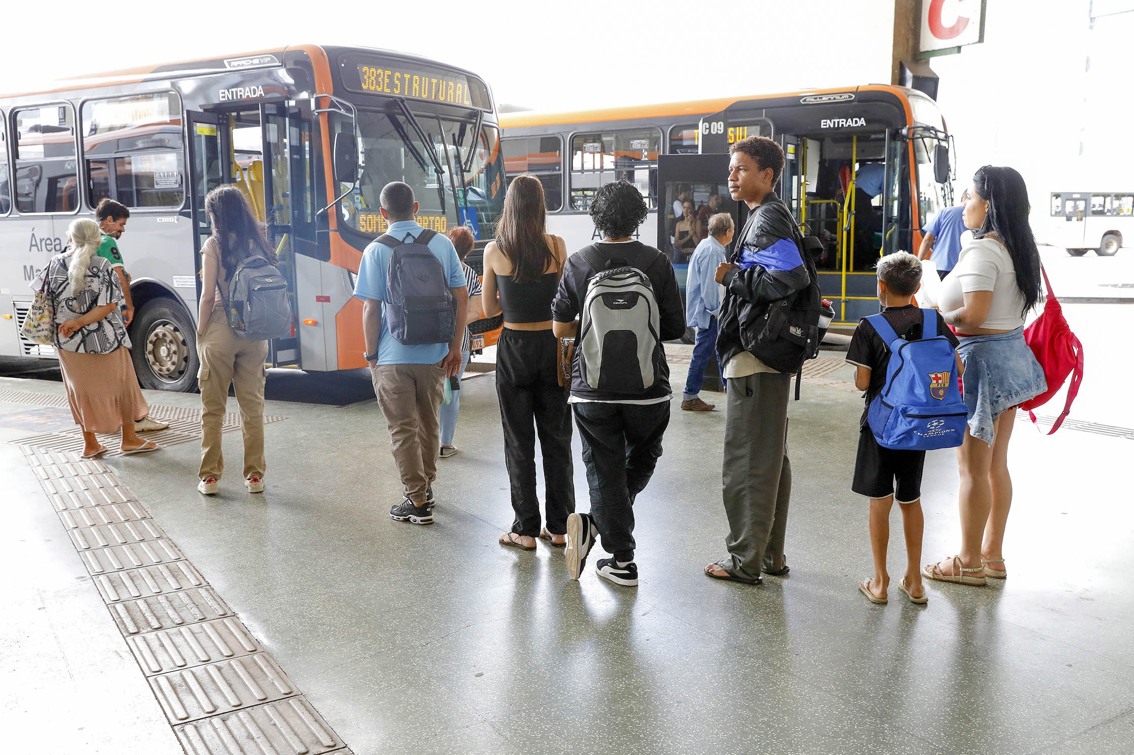 Pela primeira vez, população do DF utiliza transporte público de graça no Carnaval