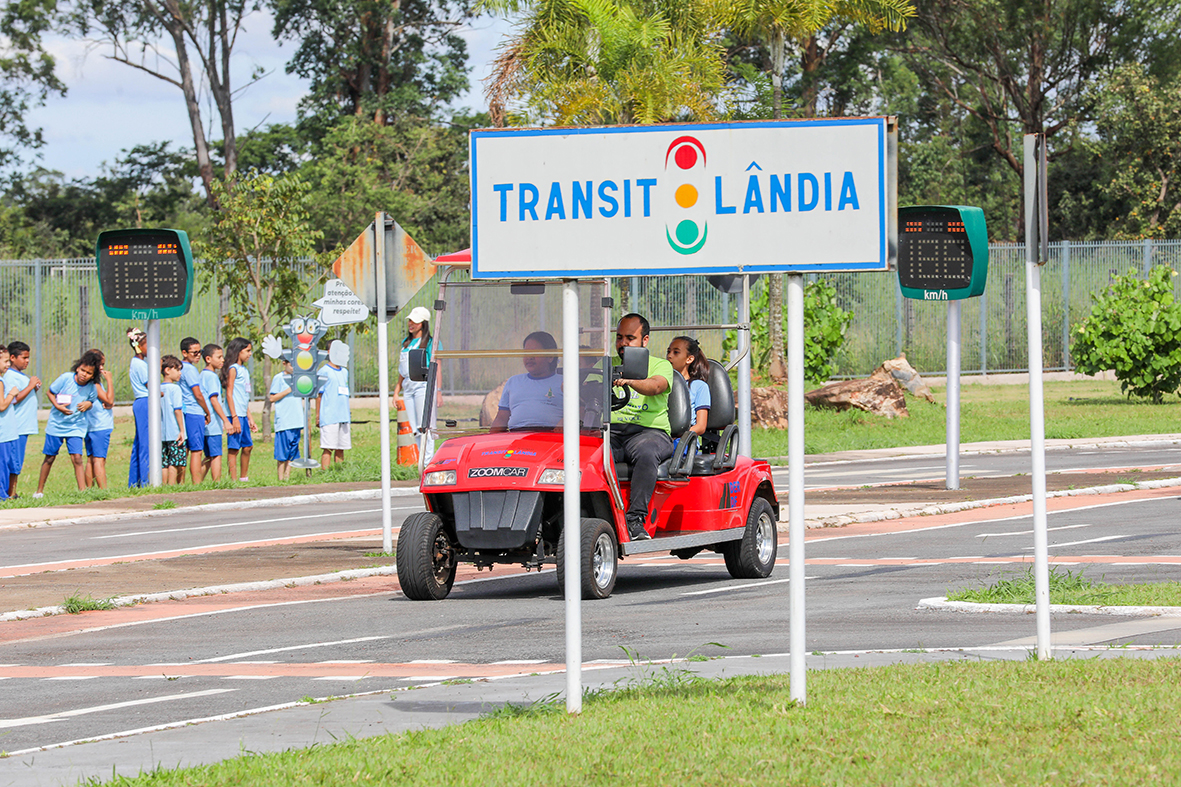 Transitolândia inicia temporada de atividades com teatro educativo para as crianças