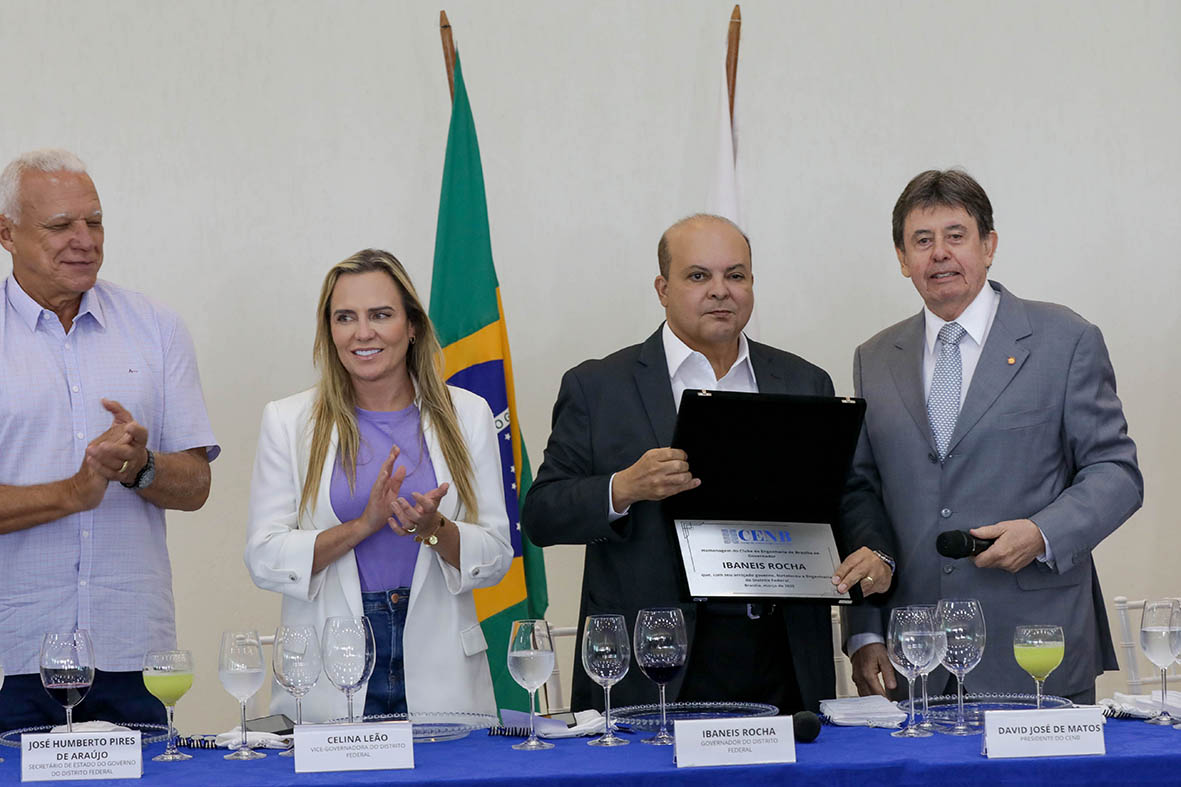 Governador Ibaneis Rocha recebe homenagem do Clube de Engenharia por grandes obras realizadas desde 2019