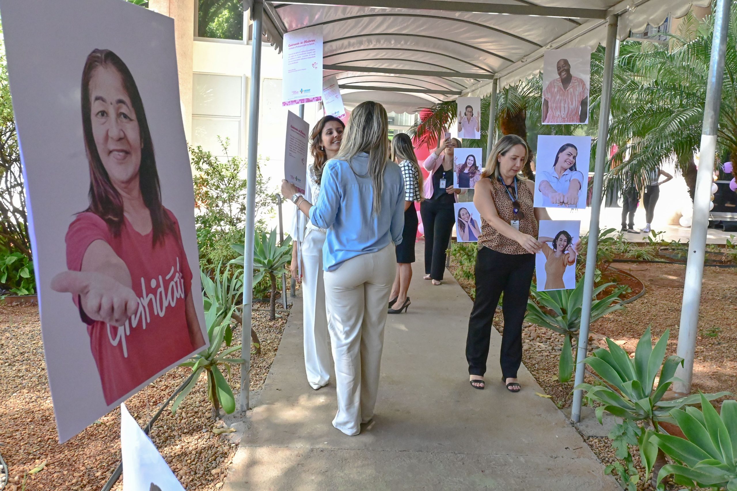 Exposição celebra as mulheres da saúde no Hospital de Base