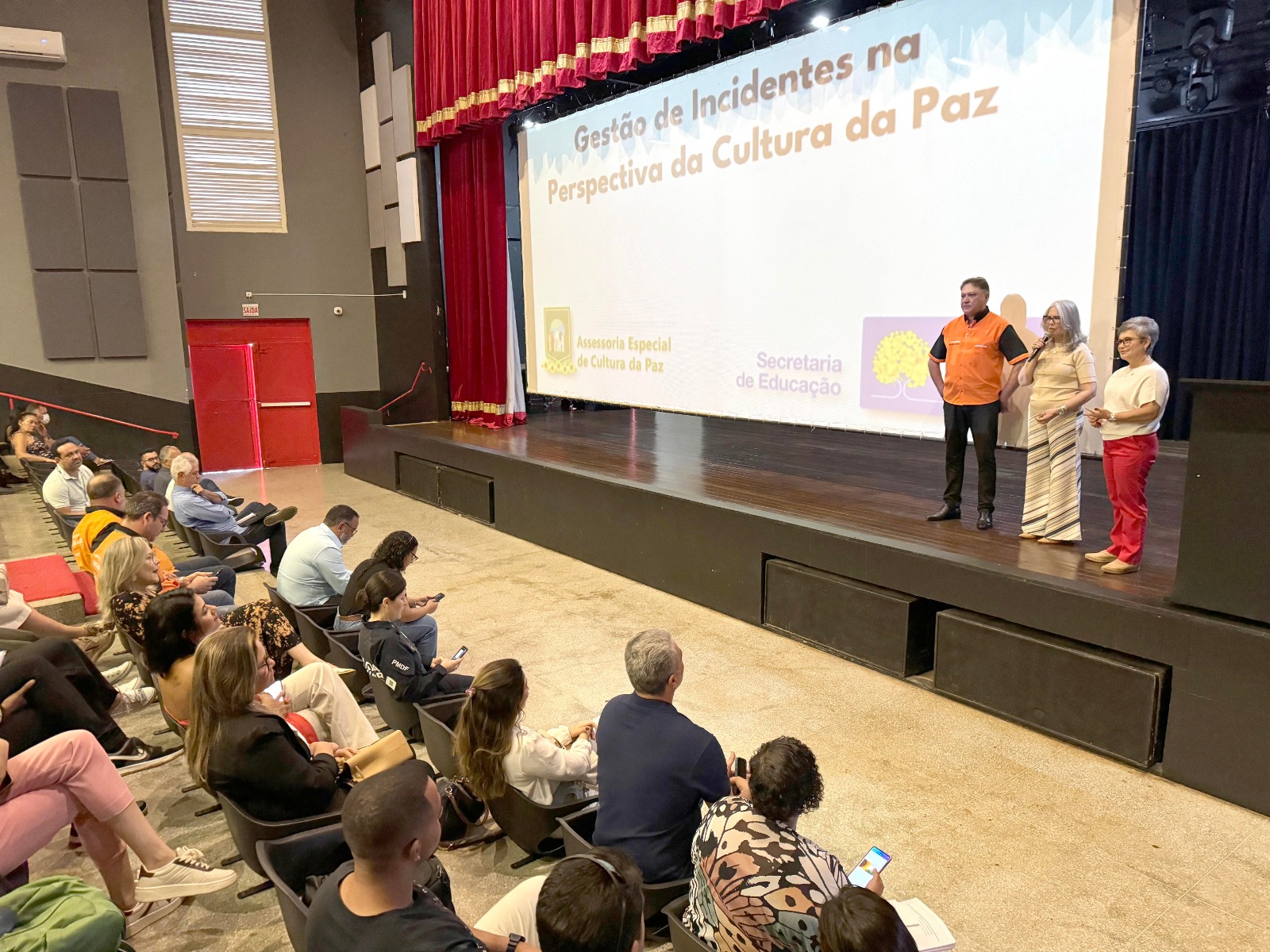 Professores participam de oficinas para a promoção de cultura de paz nas escolas